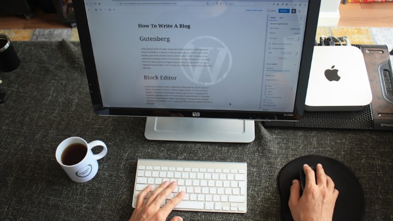 turned-on monitor - WordPress blogging with gutenberg editor. , tags: und - unsplash